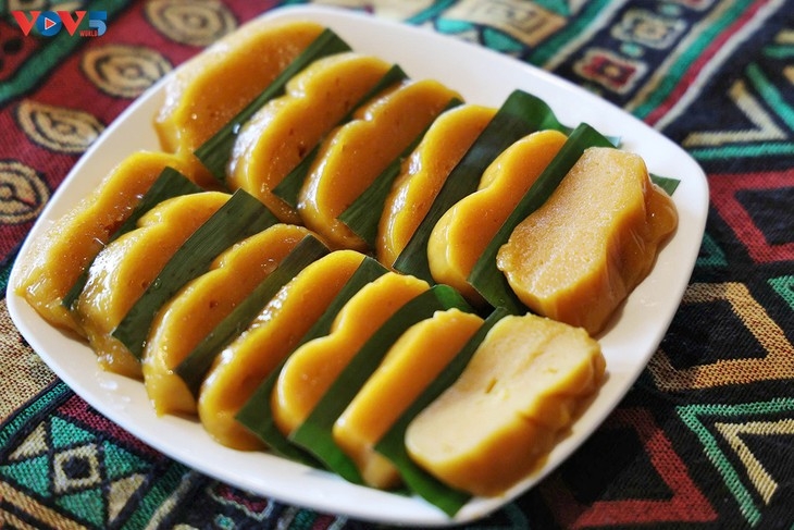 Pumpkin cake: a taste of the land, culture, and life of Tay people